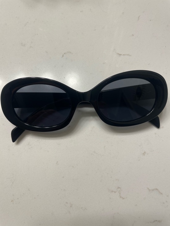 Accessories - Classic Black Oval Women's Sunglasses